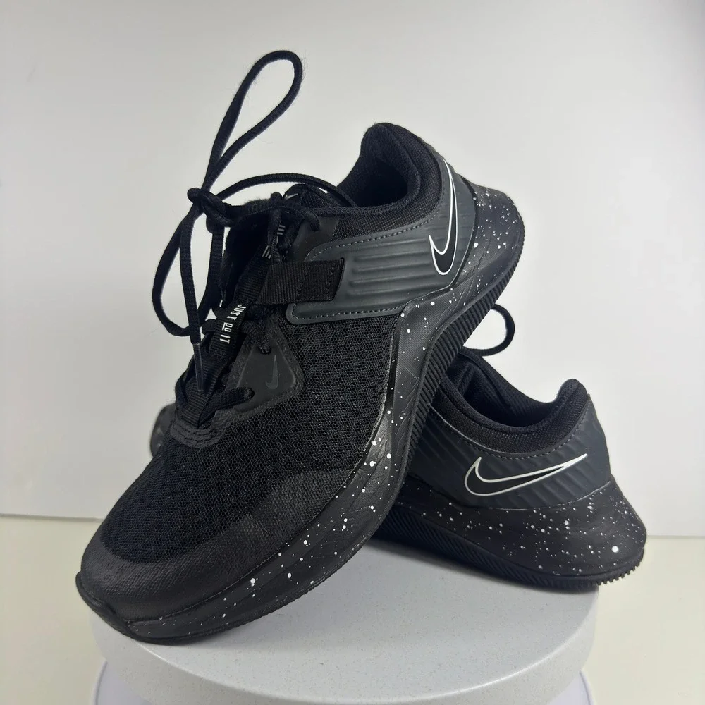 Nike Team Hustle‎ D10 Basketball Shoes Speckled Black Mesh Boys Size 6